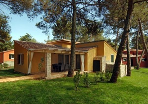 Nice traditional villa with a terrace and WiFi 2km from Umag