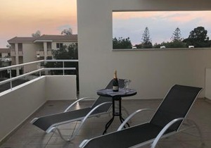 Nissi Elena -Sunshine Apt