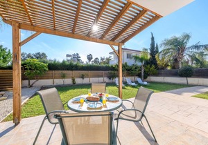 Nissi Gardens Villa - 3 bedroom sunny villa with beautiful garden