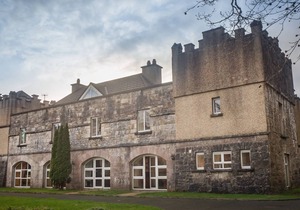 No 4 Old Manor Ballynahinch - sleeps 6 guests in 3 bedrooms