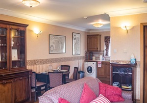 No 8 Old Manor Ballynahinch - sleeps 4 guests in 2 bedrooms