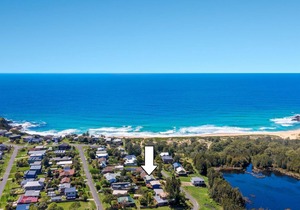 Number 8 @ The Point - 200 metres to the beach