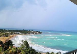 OCEAN & MOUNTAIN VIEWS! lUQUILLO BEACH BEAUTY, PARKING,POOL!
