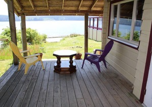 Ocean View Lodge with two double beds, deck, ocean view. Hot breakfast included.