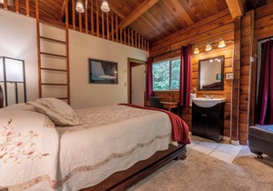 Ocean View Log Lodge with queen bed. Hot breakfast included.