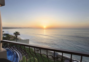 Oceanfront 3 Bedroom Ground Level Condo! Surfs up!