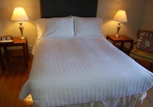 Oceanview King Bedroom - Mayne Island Resort