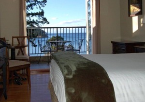 Oceanview Queen Bedroom - Mayne Island Resort