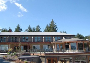 Oceanview Queen Bedroom - Mayne Island Resort
