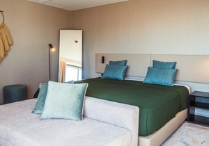 Omid Saldanha Hotel