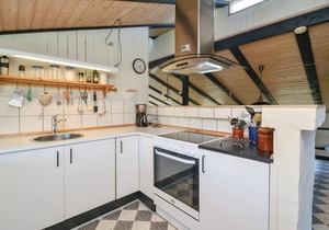 On an attractive dune plot in Rindby lies this well-maintained, beautiful summer house, which is exc