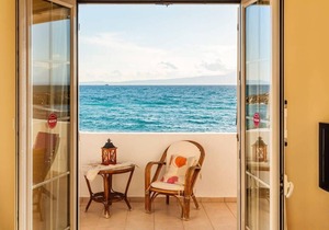 On the Beach - Akroyali Family Lodging