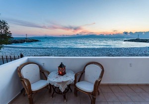 On the Beach - Akroyali Family Lodging
