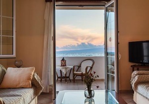 On the Beach - Akroyali Family Lodging