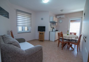 One bedroom apartment with terrace Punta križa, Cres (A-8082-b)