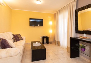 One bedroom apartment with shared pools
