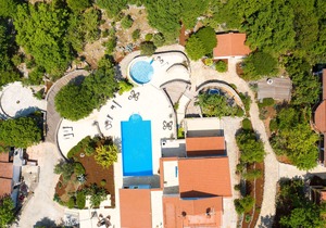 One bedroom apartment with shared pools