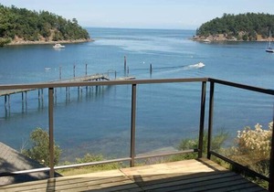 One Bedroom Oceanfront Villa - Mayne Island Resort