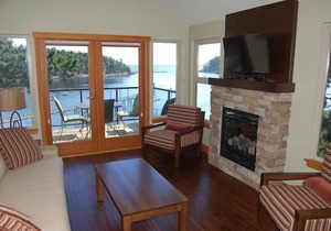 One Bedroom Oceanfront Villa - Mayne Island Resort