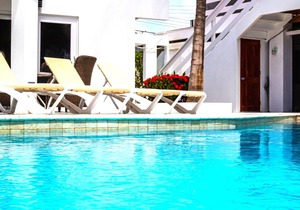 One Bedroom vacation apartment Aruba, pool, walking distance to Eagle Beach!