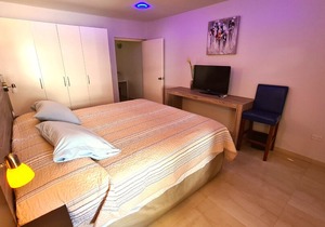 One Bedroom vacation apartment Aruba, pool, walking distance to Eagle Beach!