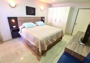 One Bedroom vacation apartment Aruba, pool, walking distance to Eagle Beach!