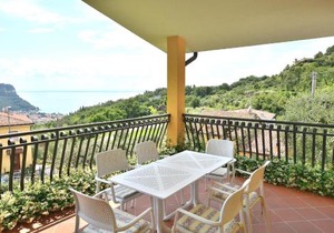 Orange Apartment In Marciaga di Costermano