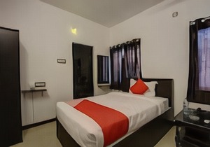 OYO 36142 12roomz