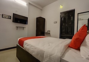 OYO 36142 12roomz