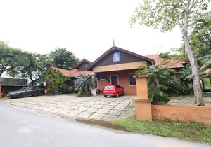 OYO 89523 Villa Sri Mayang