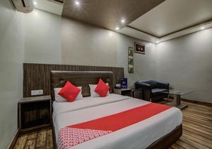 OYO Flagship Crystal Studio(A unit of Crystal Group of Hotels)