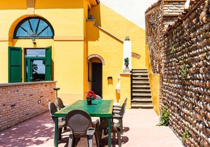 Palazzo Barbò (historical medieval palace) relax outdoors, great for vacation or work