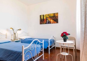 Palazzo Barbò (historical medieval palace) relax outdoors, great for vacation or work