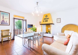 Palazzo Barbò (historical medieval palace) relax outdoors, great for vacation or work