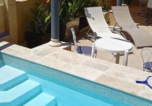 Pallazzetto, in Birgu/Vittoriosa, rooftop pool with views of sea and Valletta