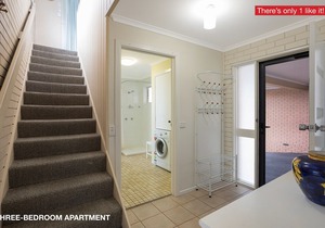 Panoramic Townhouses (3 Bedroom Pet Friendly Apartment with views) - 1+nights