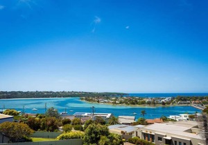 Panoramic Townhouses By Lisa (Deluxe Front Apartment- Pet Friendly) 1+night