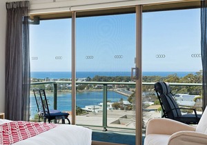 Panoramic Townhouses By Lisa (Deluxe Front Apartment- Pet Friendly) 1+night
