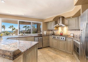 Pedregal Luxury 4BR Villa | Steps to Beach | Heated Pool & Jacuzzi | Ocean Views
