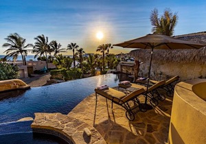 Pedregal Luxury 4BR Villa | Steps to Beach | Heated Pool & Jacuzzi | Ocean Views