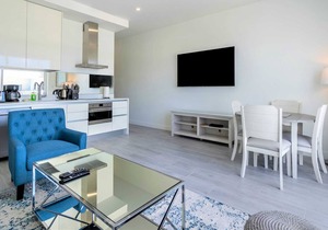 Penthouse 1BR/1BTH Apt /w Rooftop Pool Near Beach