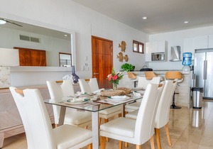Penthouse perfect views, with AC, WiFi, and swimming pool!