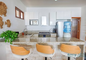 Penthouse perfect views, with AC, WiFi, and swimming pool!