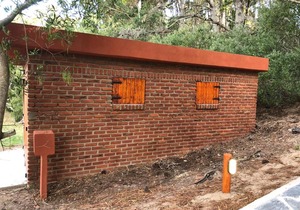 PEQUEÑA CASA EN EL MEDIO DEL BOSQUE EN MAR AZUL!