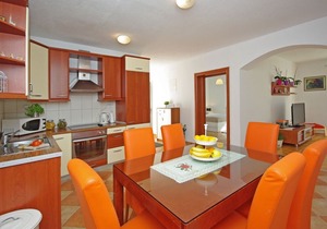 Perfect location! Apartment right on the beach, with fantastic sea views,