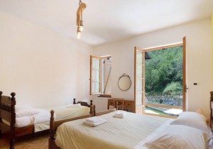 Pet-Friendly Apartment with Mountain View, Shared Pool & Wi-Fi