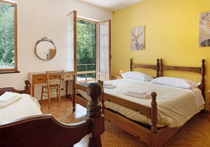 Pet-Friendly Apartment with Mountain View, Shared Pool & Wi-Fi