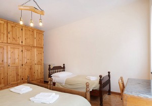 Pet-Friendly Apartment with Mountain View, Shared Pool & Wi-Fi