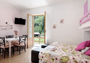 Pet-Friendly Apartment with Mountain View, Shared Pool & Wi-Fi