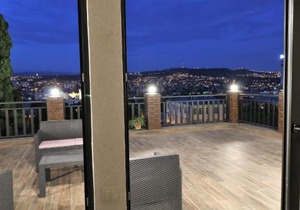 Peto's Huge furnished terrace